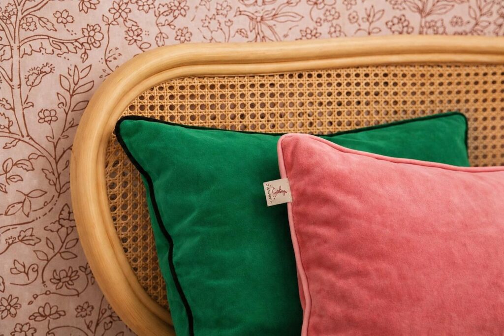behang print met stoel en kussens tinyhouse pippa