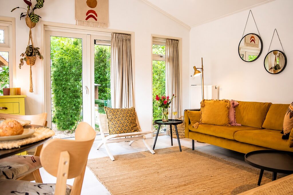 boho woonkamer met wanddecoratie tinyhouse julia