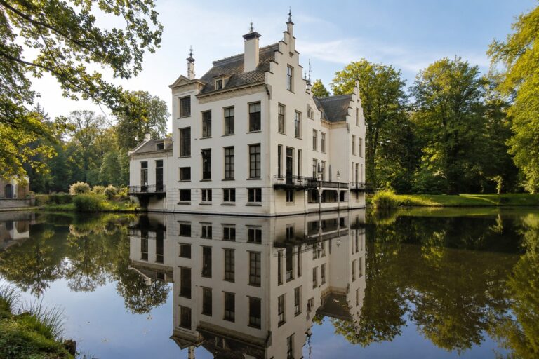 historisch landgoed aan kalme vijver omgeving epe