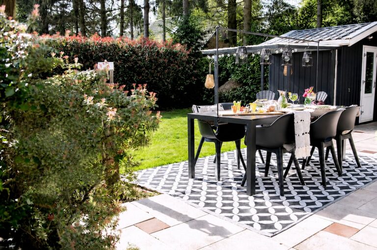 moderne tuinset in omheinde tuin tinyhouse julia