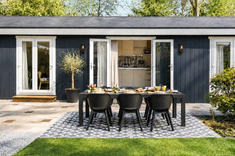 terras met al fresco lunch tinyhouse julia