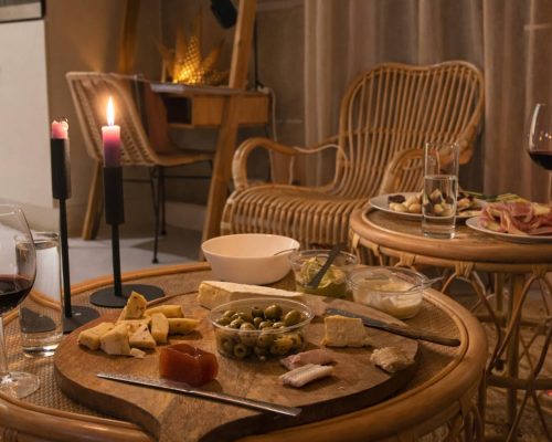 sfeervolle zithoek met kaarsen