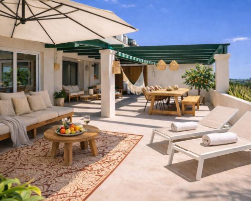 zonnig lounge terras appartement in Marbella Spanje met groot terras